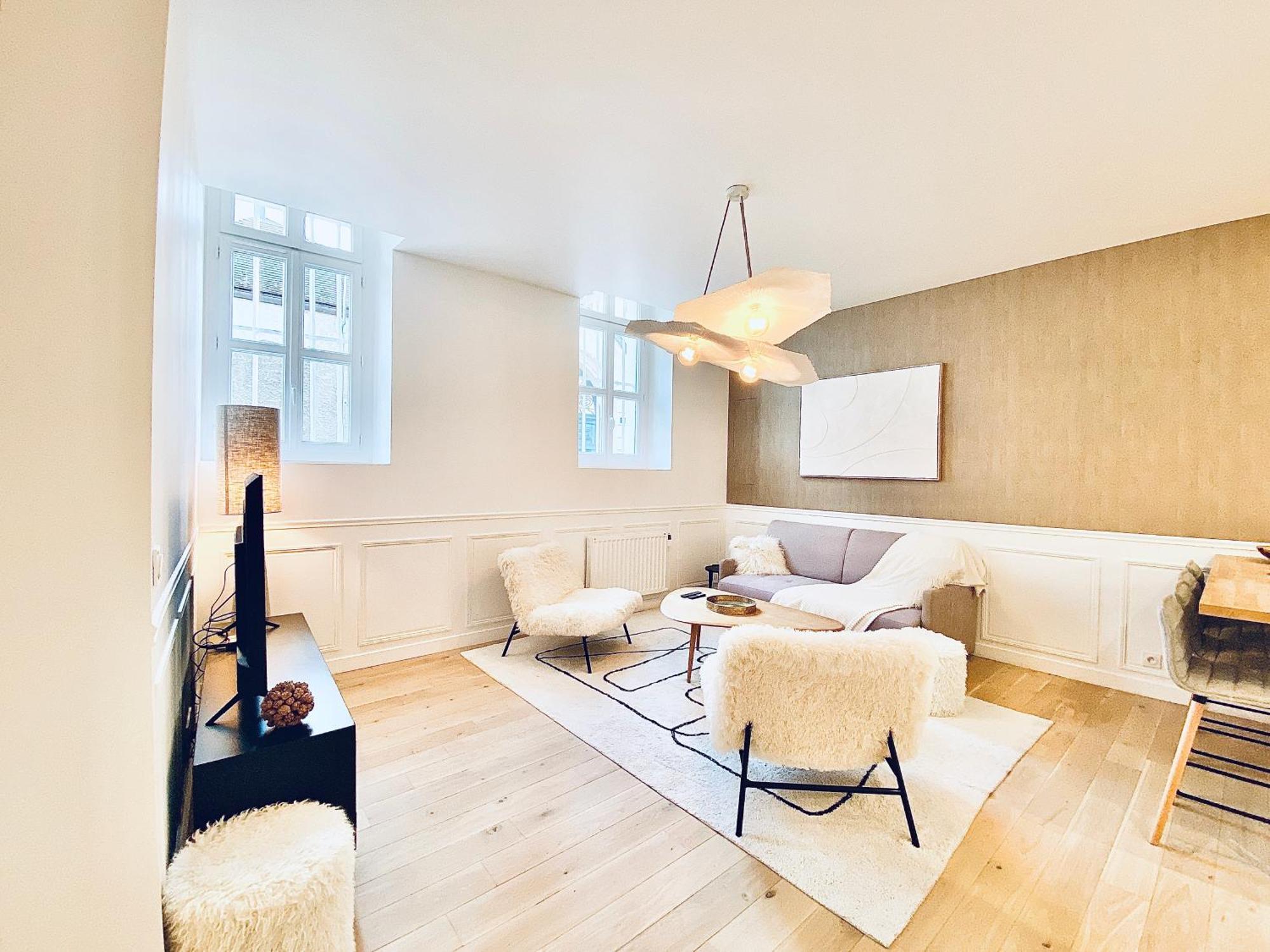 Velvet - Best Keys - Maison Duplex Elegante - Plein Centre Ville - Deco Minimaliste & Cosy - Literie Haut De Gamme - 2 Chambres Separees - Lit Queen Size & 1 Canape Convertible - Smart Tv - Wifi Fibre - Check-In Autonome Sens Dış mekan fotoğraf